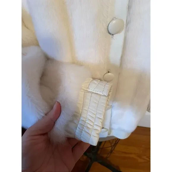 VINTAGE ADOLPH SCHUMAN FOR LILLI ANN | white button up fur jacket - Picture 12 of 16